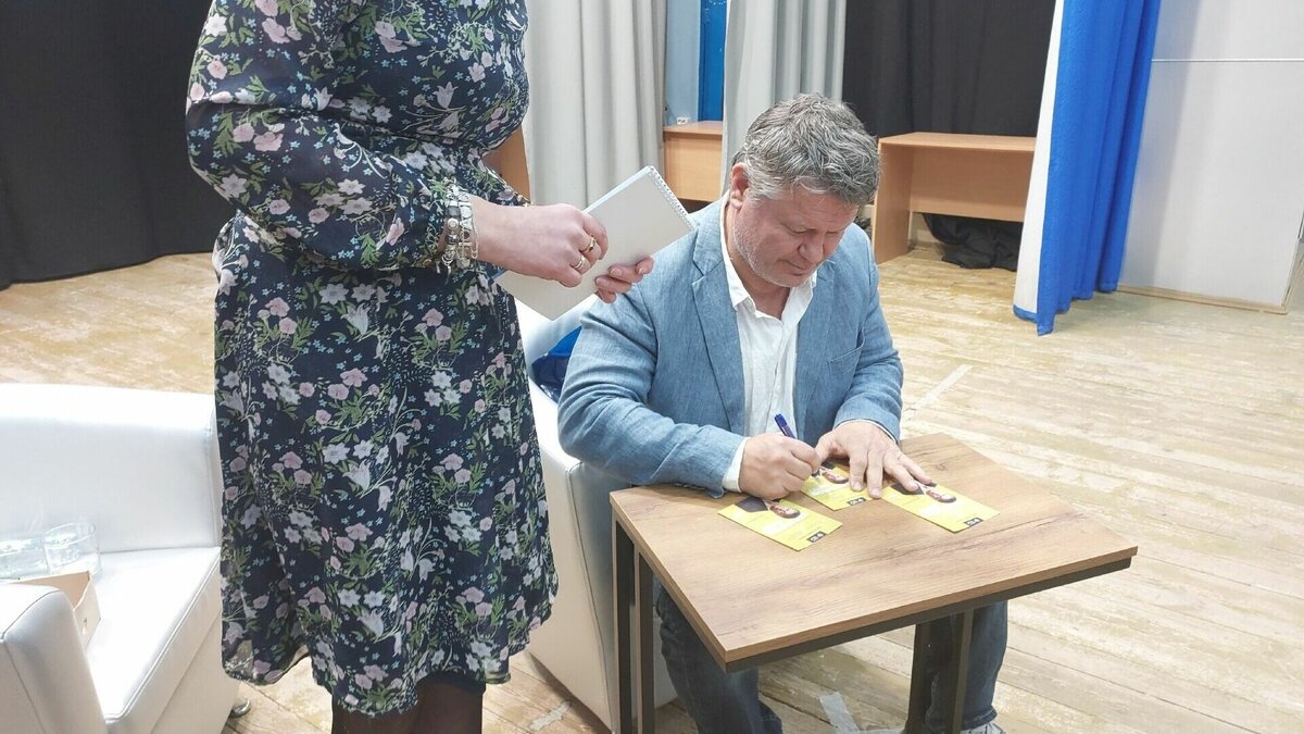     Актер и спортсмен, уроженец Нижегородской области Олег Тактаров опроверг отказ от съемок в Голливуде. Он признался в разговоре с NewsNN, что в 2023 году продолжит сотрудничество с иностранными проектами.