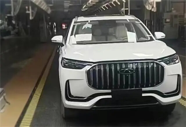 На фото из соцсети: кроссовер Chery Tiggo 9 в цехах автозавода