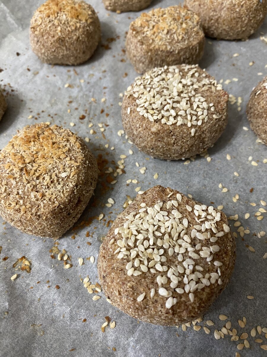    Ореховые булочки с кунжутом