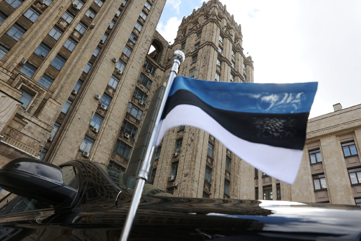 Эстонскому послу Лайдре указали на дверь - Россия снижает уровень дипломатических контактов в Таллином. Источник: Яндекс.Картинки