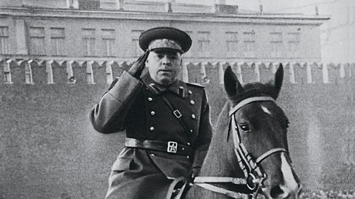 Василевский на параде Победы 1945