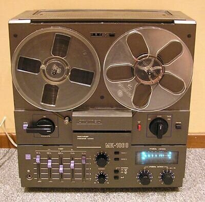 Свой магнитофон забыл сфотографировать до разборки, но внешний вид его намного хуже, чем экземпляра на снимке