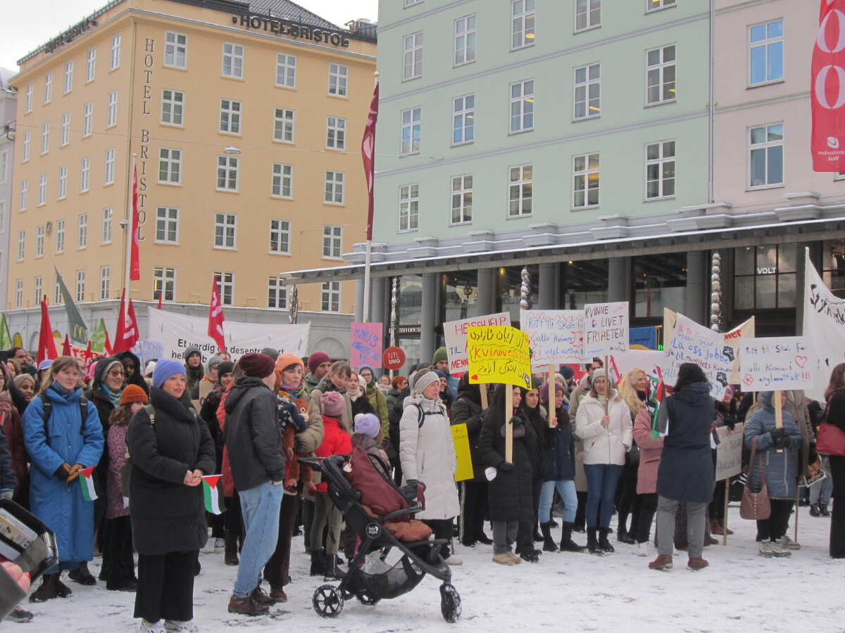 Демонстрация 8 Марта в Бергене.