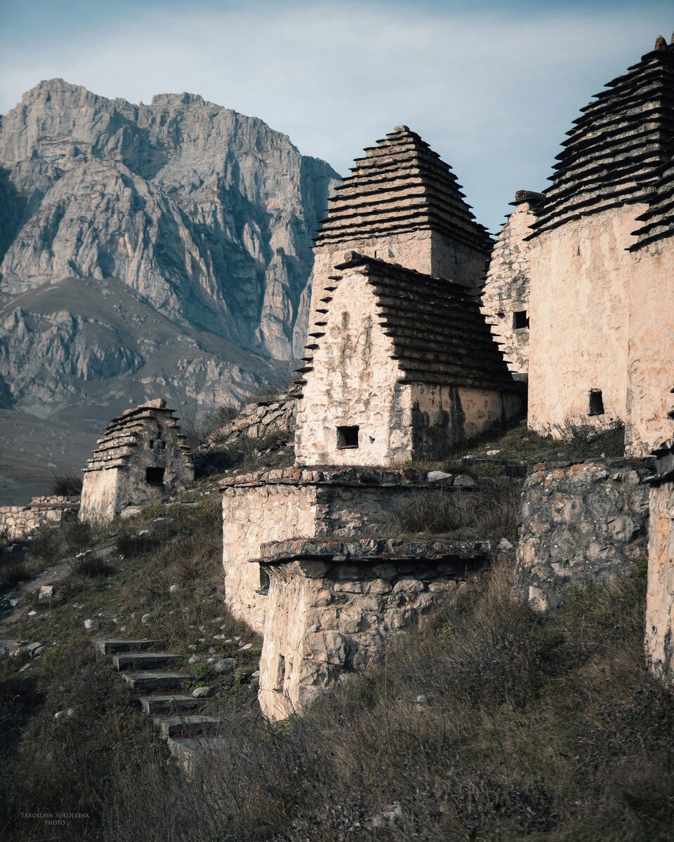 Погода в даргавсе осетия. Башня мамсуровых даргавс. Погода в даргавсе осетия. Школа в даргавсе. Башня байматовых даргавс.