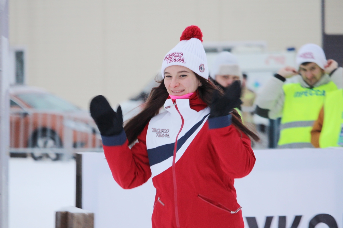 Лыжные гонки чемпионат россии 2023 результаты. Женщины лыжницы. Лыжи женщины Россия.