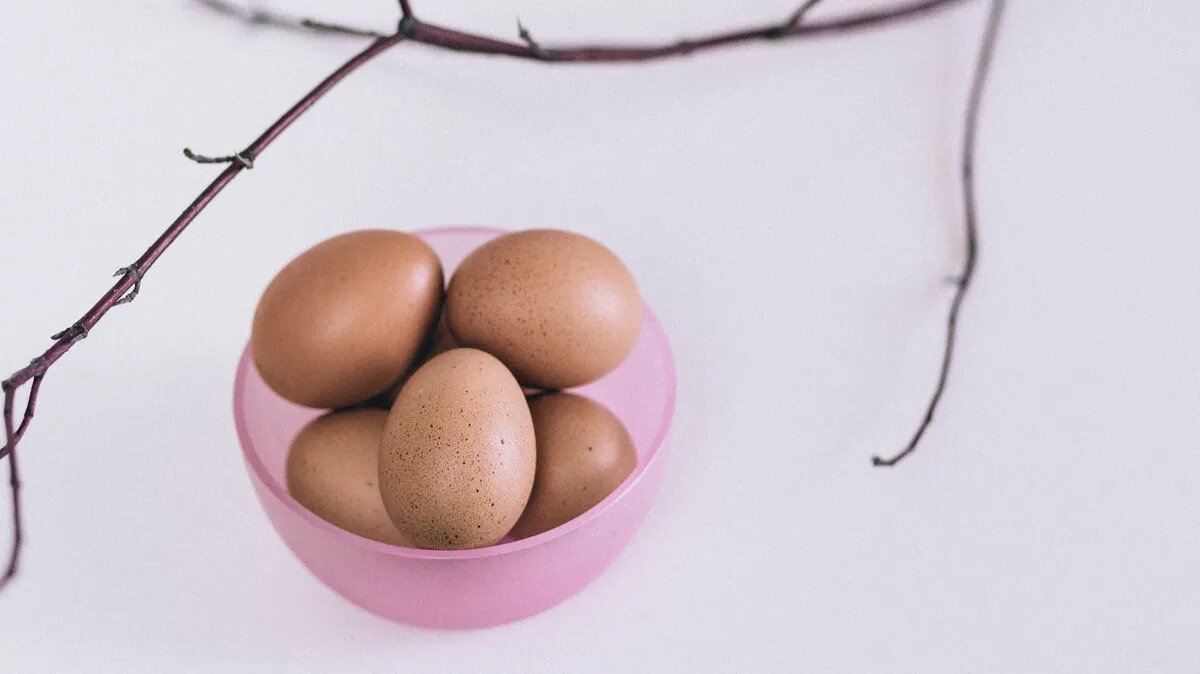 На Пасху хозяйки готовят яйца, куличи. Фото: www.piqsels.com