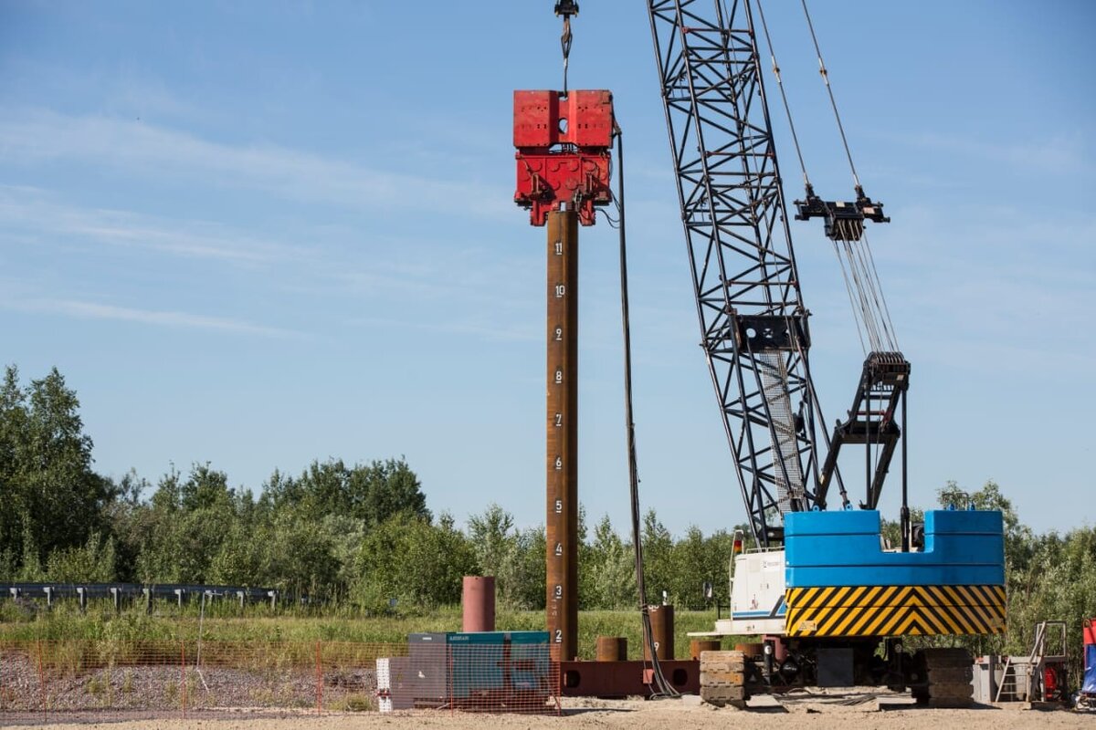    Строительство нового моста через Обь в районе Сургута идет с опережением графика