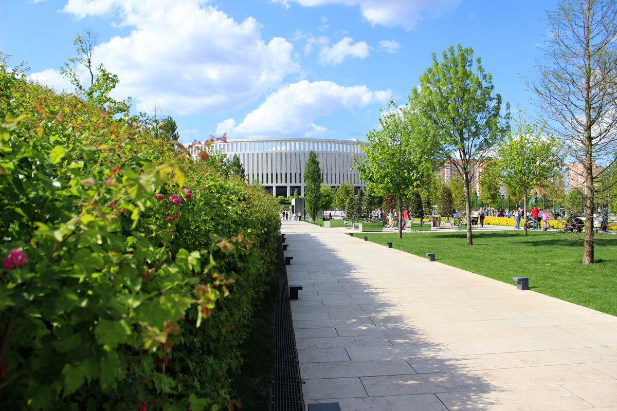 Аллея к стадиону