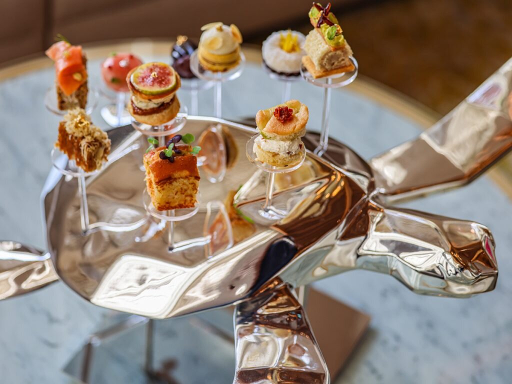 Закусочки, шкафчики и подставочки. www.timeoutdubai.com