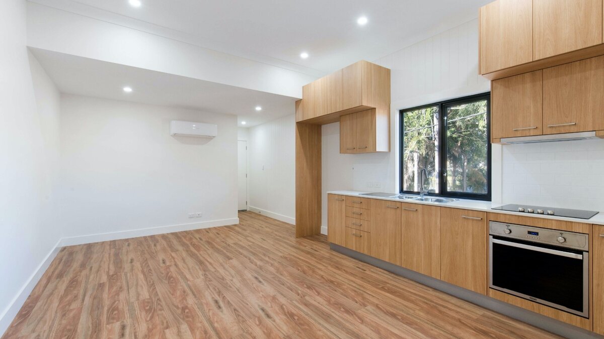     В Абакане с каждым годом строят все больше домов, а владельцы регулярно предлагают свои квартиры на продажу. «Новая Хакасия» проанализировала данные рынка недвижимости за последние годы и выяснила, когда покупать квартиру наиболее выгодно.