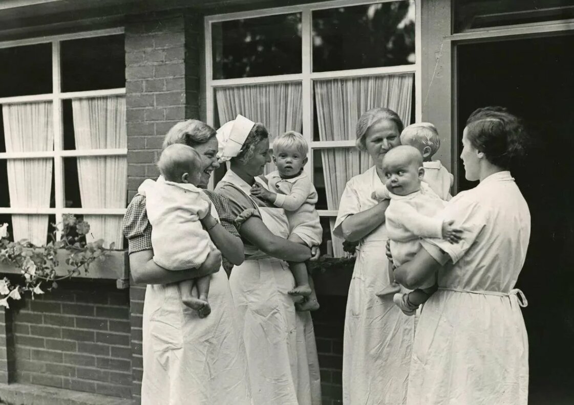 Женщины рожали от немцев. Лебенсборн 1961.