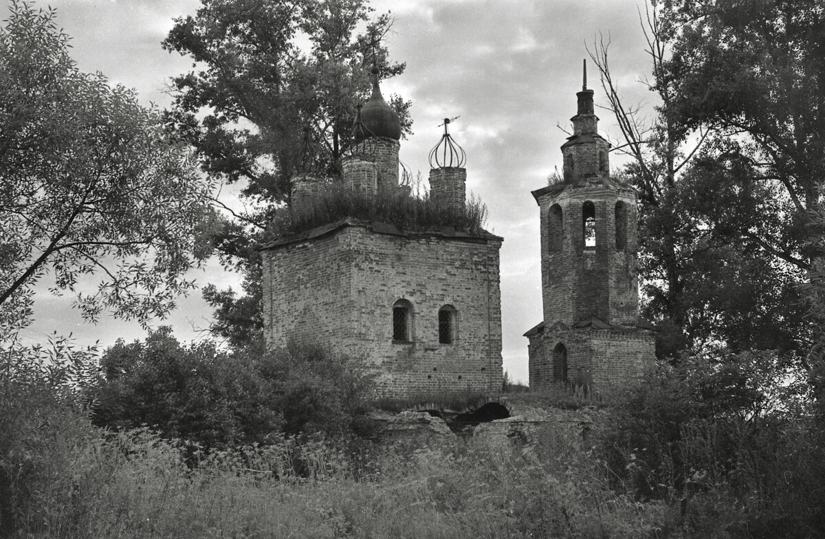 Никольская церковь в Сушках. 1974 год. pastvu.com