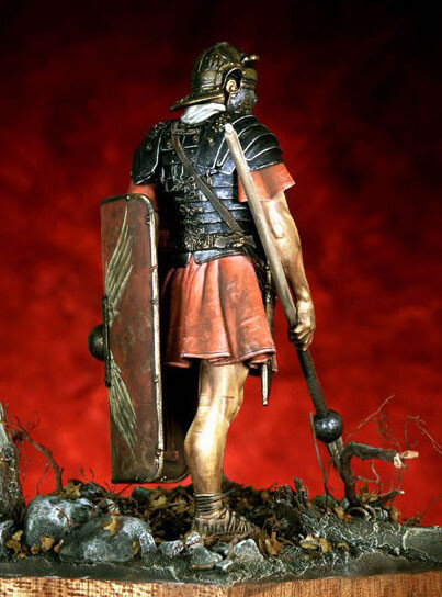 Стереотипный легионер. Принято считать, что они были короткими и мускулистыми. В реальности - выше среднего римлянина и сухощавые.