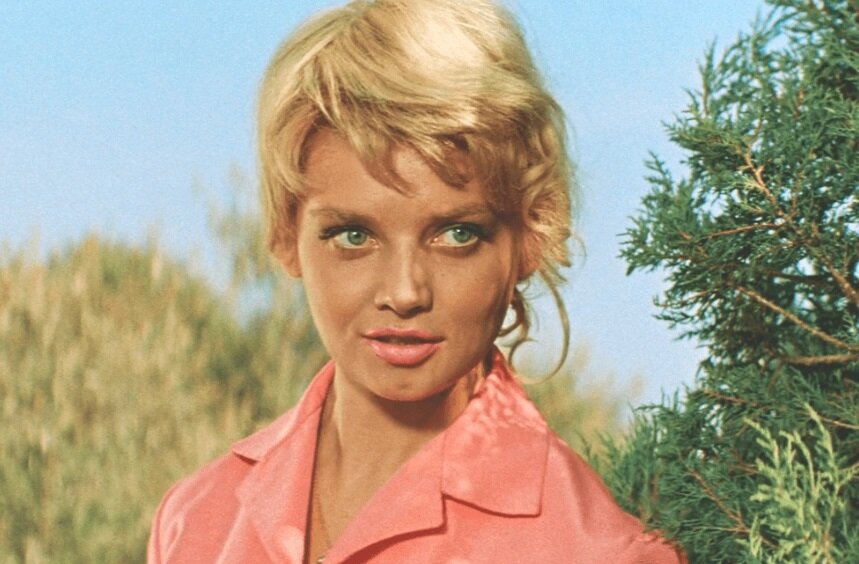 Наталья Кустинская в фильме "Три плюс два"