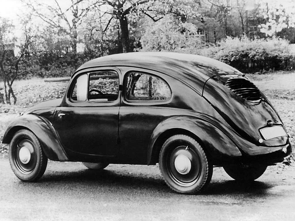 Первые автомобили volkswagen. Первый Фольксваген Жук 1936. Фольксваген Жук Фердинант Порше. Фольксваген 1939 года.