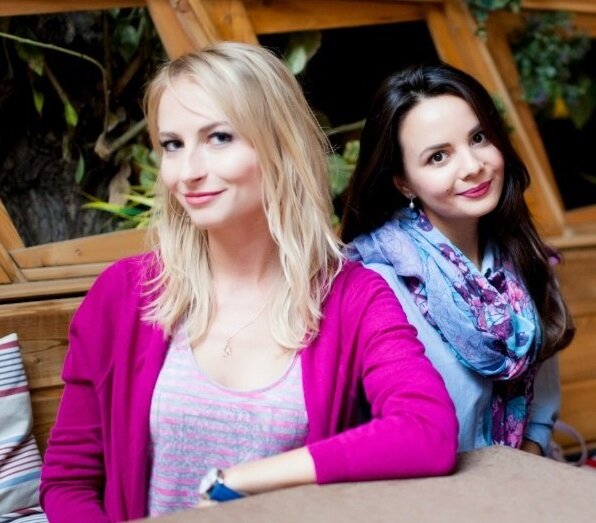 Это мы готовим для вас хорошие новости: Настя и Лера. Фото: Иван Супрунов.