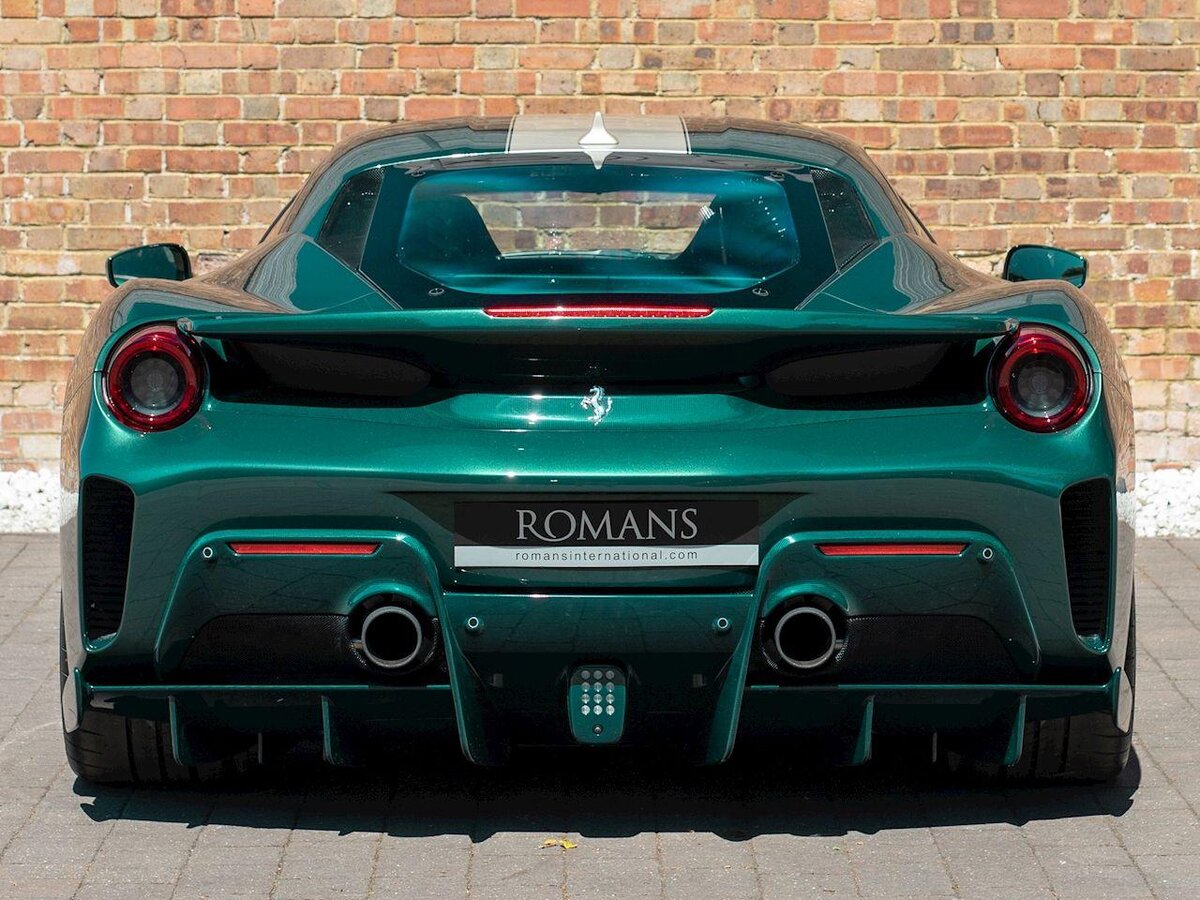 “Ferrari 488” сзади 