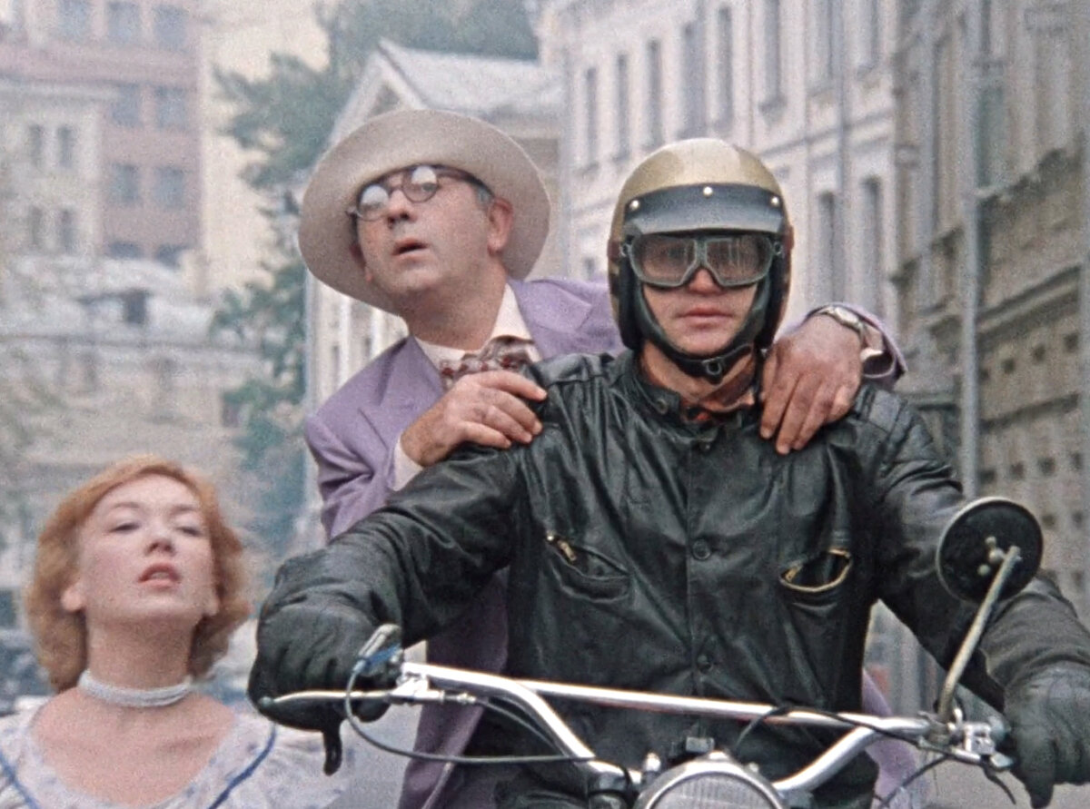 Кадр из кинофильма "Покровские ворота", 1982 г., режиссер Михаил Козаков, сценарист Леонид Зорин, композитор Георгий Гаранян (скриншот)