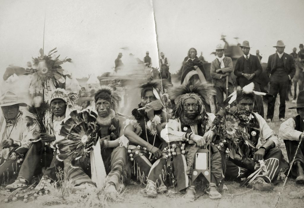 Племя сиу. Индейцы Сиу. Племя Сиу индейцы. Индейцы Северной Америки племена. Коренные индейцы Северной Америки.