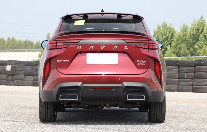 На фото: купеобразный кроссовер Haval H6S
