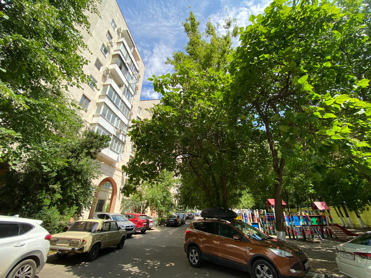 Обычный дом и двор в самом центре Краснодара