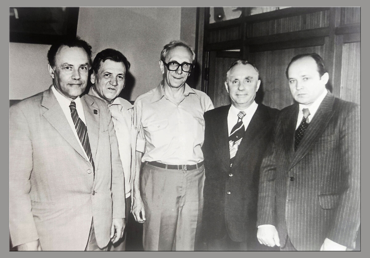 И. Эрлих с коллегами в ОКБ Камова (фото из книги Михеева С.В."Мои учителя")