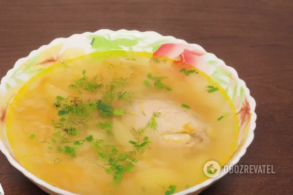 Готовый суп подаем с чесноком