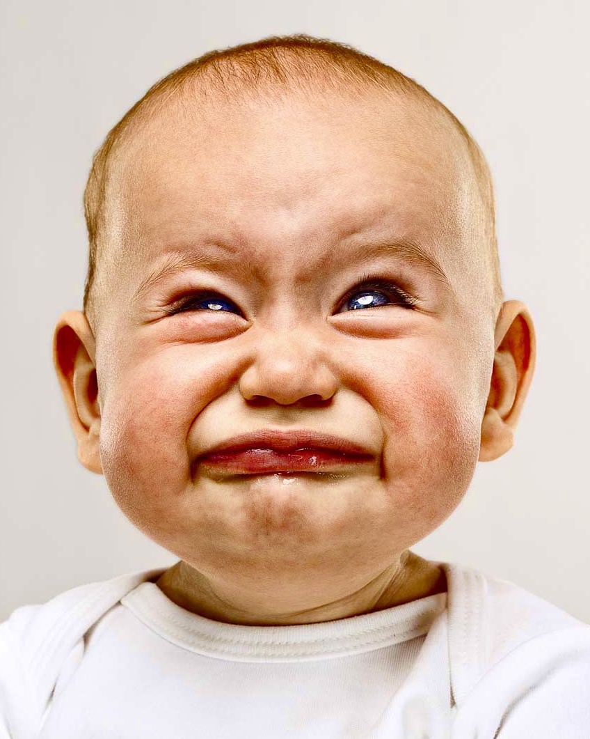 Недовольный ребёнок!