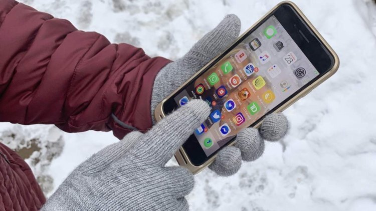 Не думайте о том, чтобы просто носить смартфон на холоде, не говоря уже о том, чтобы пользоваться