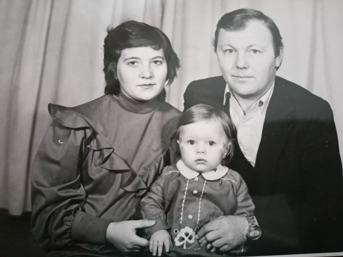 Ждем сыночка. Это платье мне Виктор привез из Чехословакии.