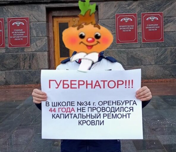 

(Герои произведения вымышленные, все совпадения с реальными персонажами случайны.)




Я вспомнил сказку "Чиполлино",
Которую давно читал,
И гложет душу мне кручина,
Что в эту сказку я попал....


- Вы ж не судите меня строго,
Достопочтеннейший судья.
Ужель достоин я острога
За то, что вышел в люди я

Да молча постоял с плакатом
В своих мозолистых руках?
И, не ругаясь, даже, матом,
На власть, нагнал невольно страх.

В  порыве сердца благородном -
Помочь простым ученикам,
На той бумаге крик народный
Принёс, чтоб слышно было там,

Где спят сеньоры-Помидоры,
И брызжет соком принц Лимон
(Держи-Хватай перед забором,
Хранит их псевдопантеон).



Уверен - поступил я верно -
Не зря с плакатом выходил,
Коль не услышали б - наверно* -
Меня ни кто бы не судил!

Александр Исимовский
25.12.2021
* -Наверняка (т.е. 100%-я вероятность)


© Copyright: Александр Исимовский, 2021
Свидетельство о публикации №121122503704