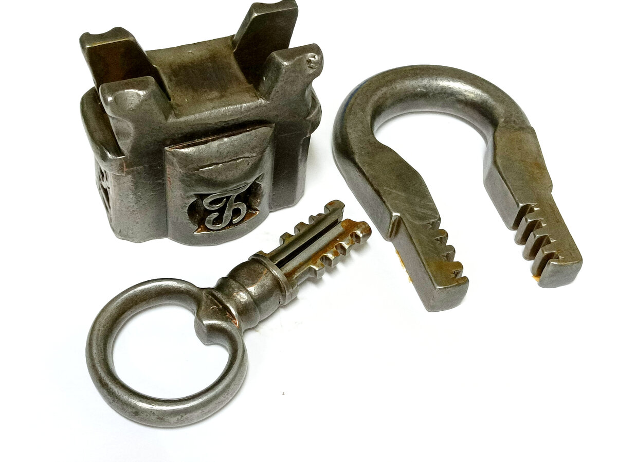 Замок в открытом виде. 