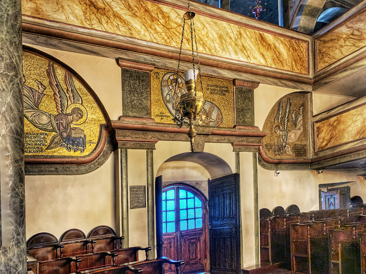 Ψηφιδωτή εικόνα του Χριστού - Σωτήρα Εμμανουήλ και αγγέλων.  Φωτογραφία του συγγραφέα