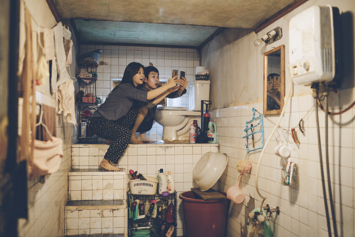 х/ф Паразиты. Куда только не залезешь ради халявного WiFi)) Изображение из свободного интернета.