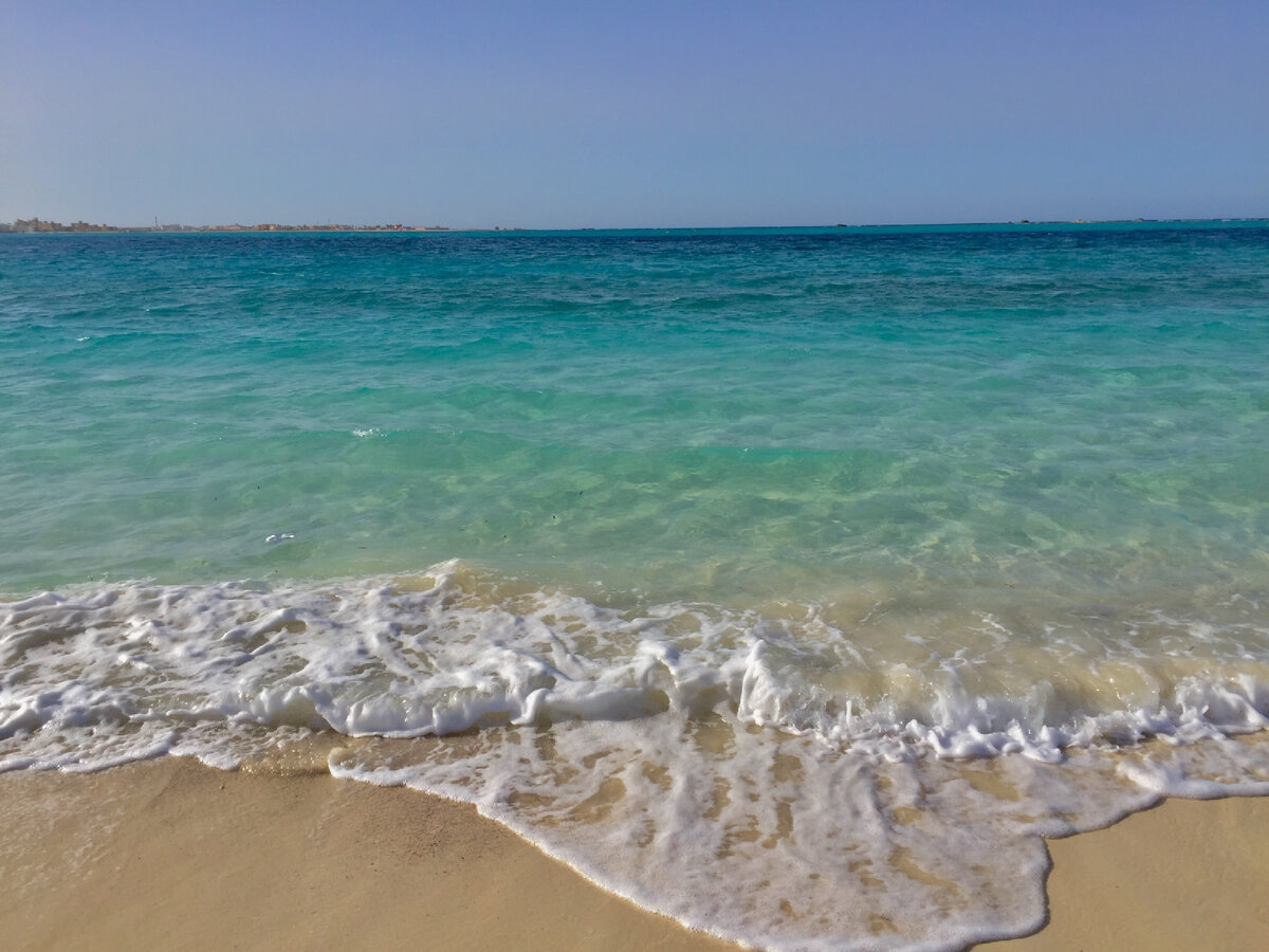 Средиземное, бирюзовое, прозрачное море