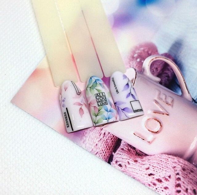 Акварельная роспись требует определённых навыков работы. 