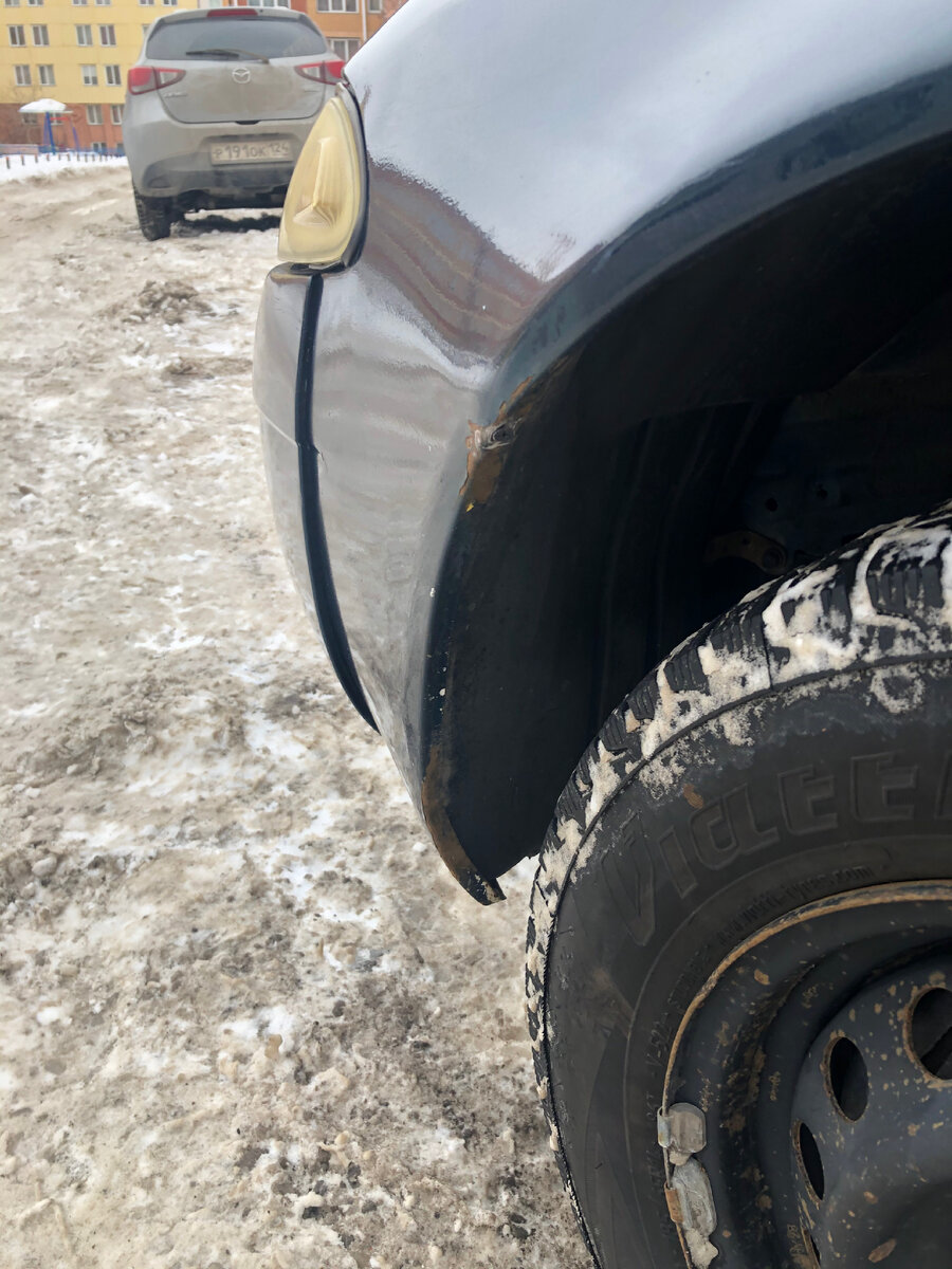 Неправильные зазоры между кузовными элементами. Ржавчина.