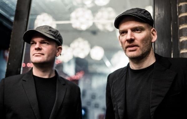 Робин и Саймон Ли.