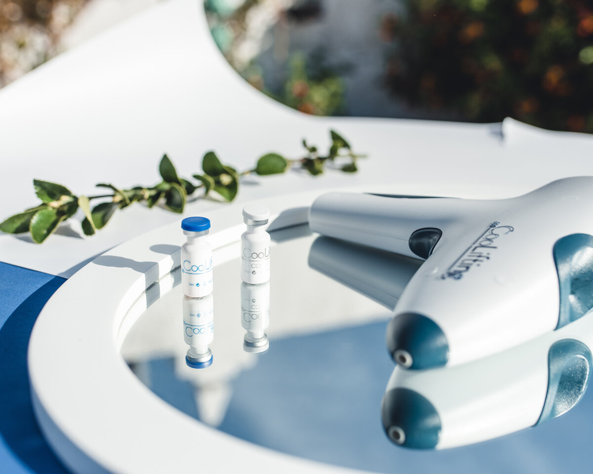 Coolifting® помогает решить проблемы, связанные со сменой гормонального статуса: закупорка пор, тусклый цвет и отечность лица, а также сухость кожи. 