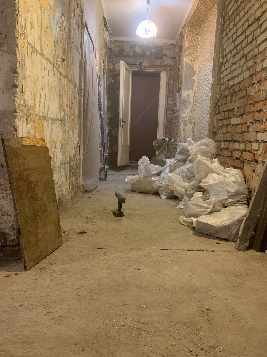 Демонтаж - всегда пыль, шум и грязь