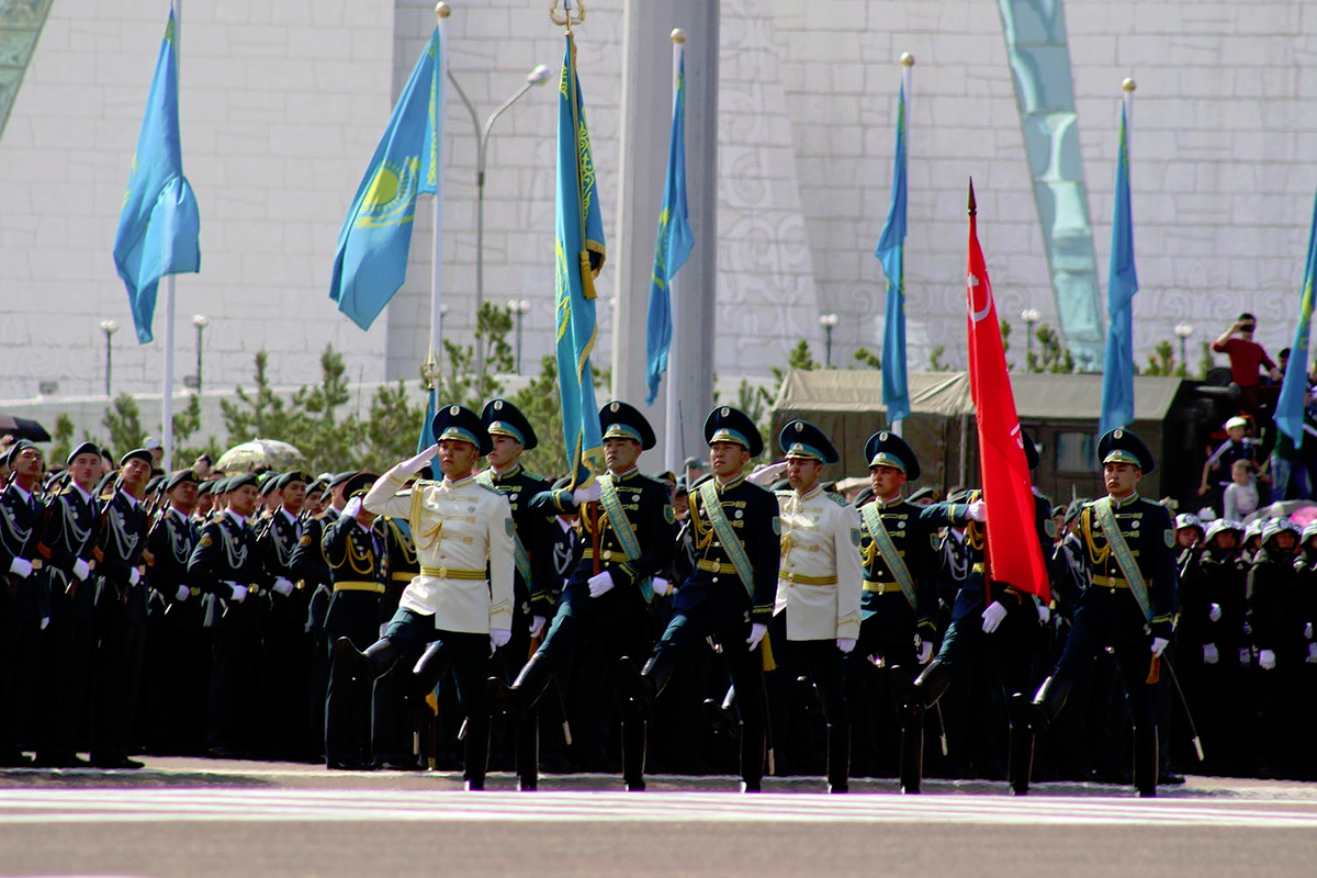 Праздники 1 7 мая. Парад в Казахстане. Военный парад в Казахстане. Парад день Победы Казахстан. 7 Мая парад в Казахстане.
