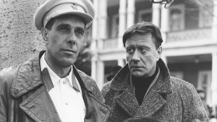  Такой талантливый  и такой недооцененный актер Андрей Болтнев прожил всего 49 лет. Его с большим трудом можно было назвать счастливчиком... Мама Андрея Болтнева была чемпионкой СССР по мотокроссу.-5