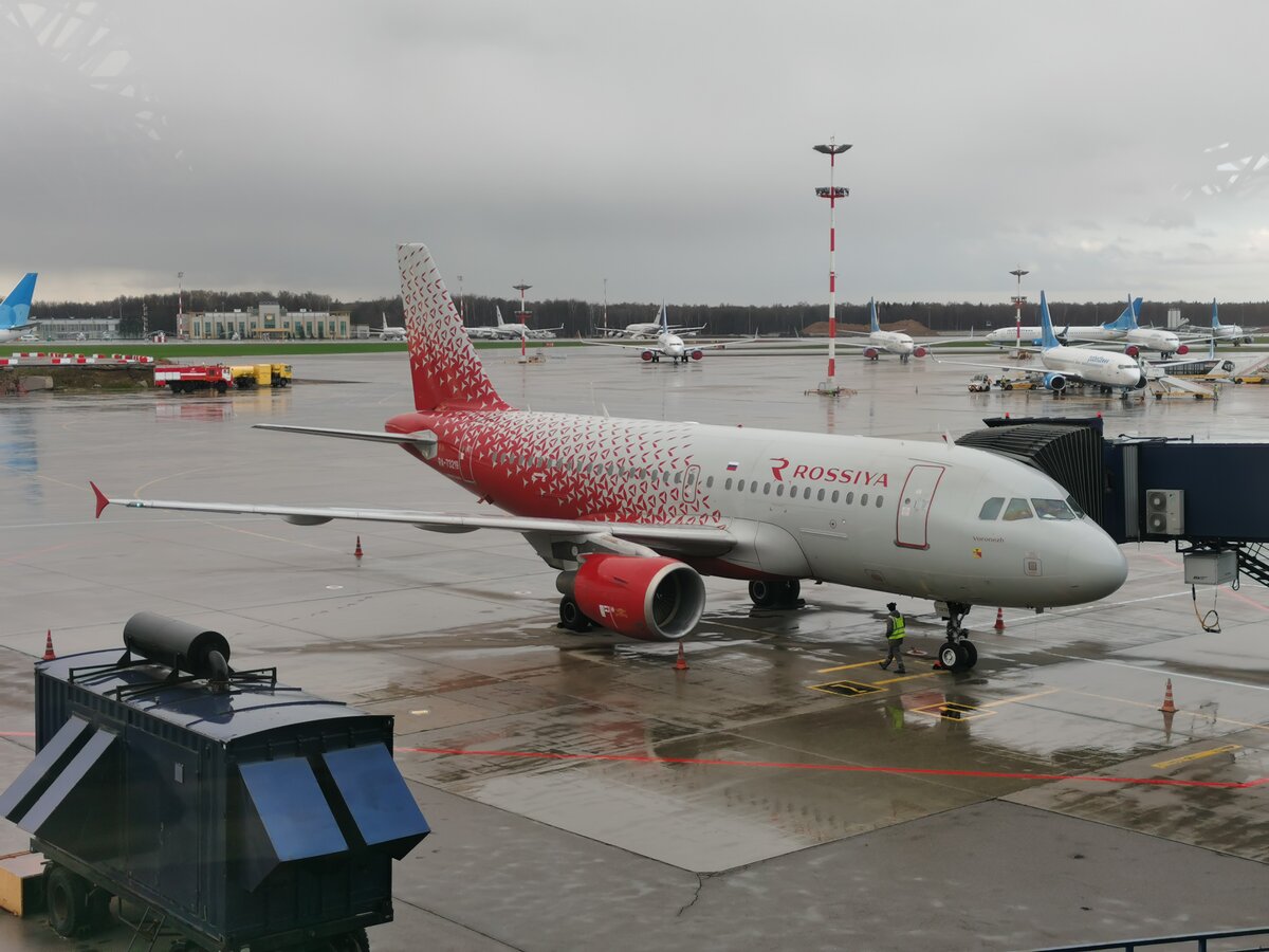 Рейсы победа ульяновск москва. Внуково Ульяновск. Boeing 737-800 ra 73090. Ra-73090.