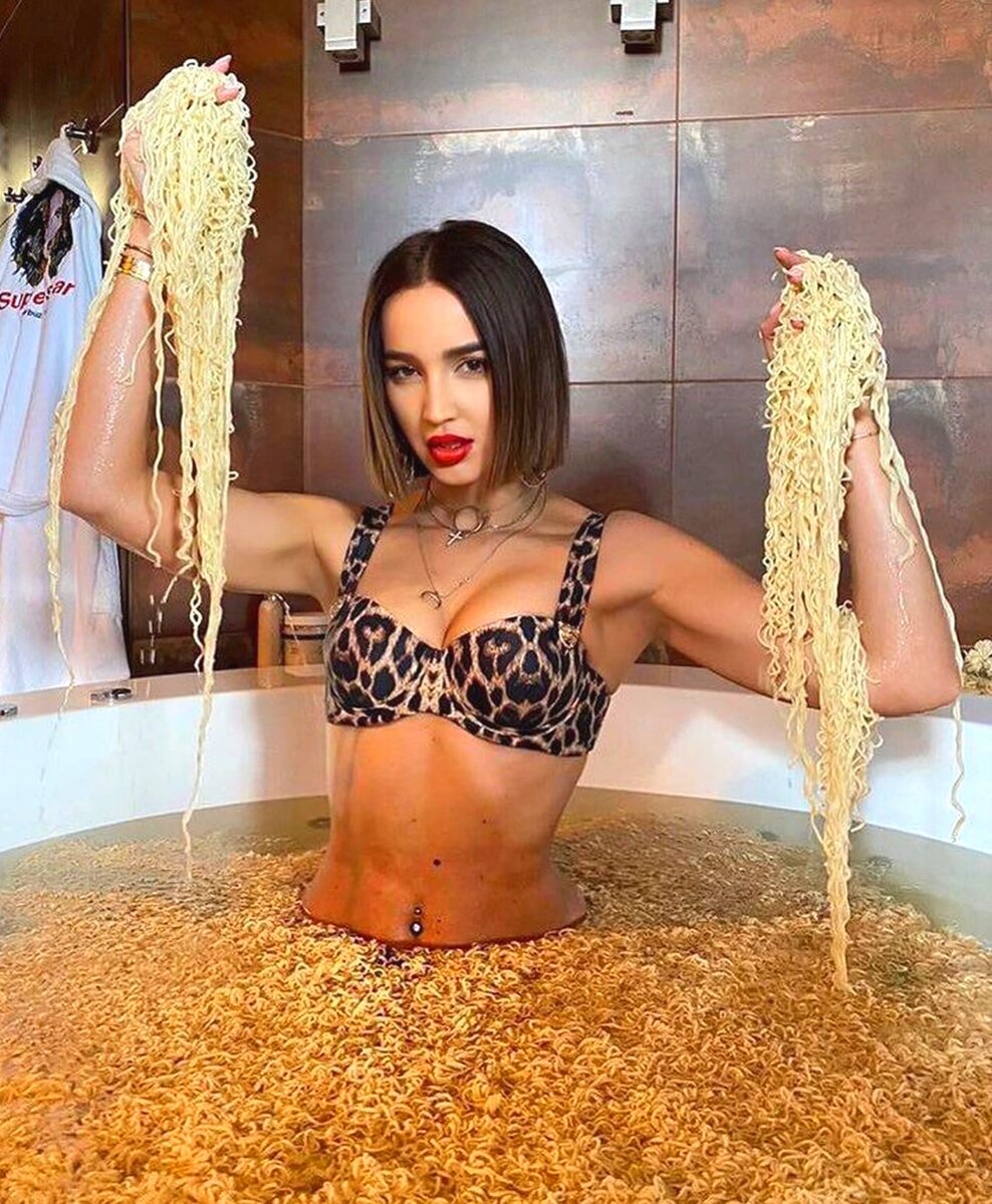 Не совсем обычный способ приготовления лапши))) 