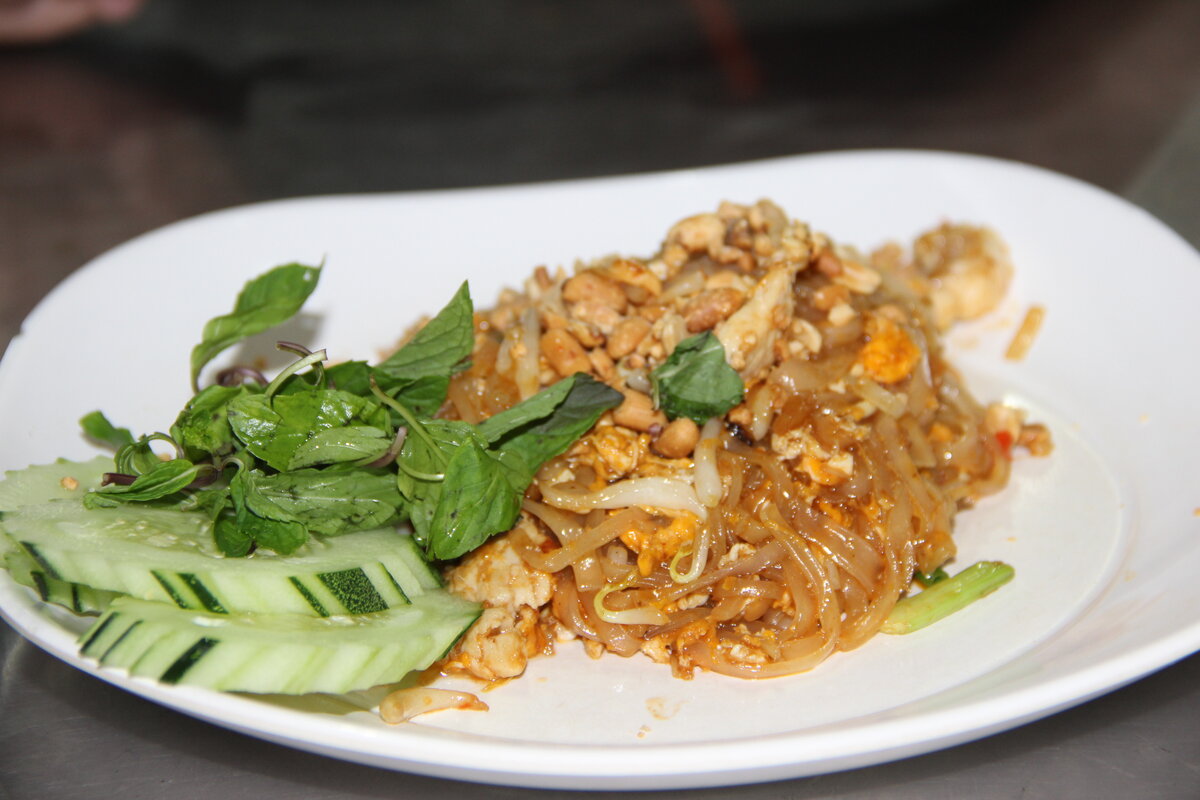 Pad Thai Ростов-на-Дону. Пад Тай Ростов. Тайское блюдо микроб. Крипик тайское блюдо.