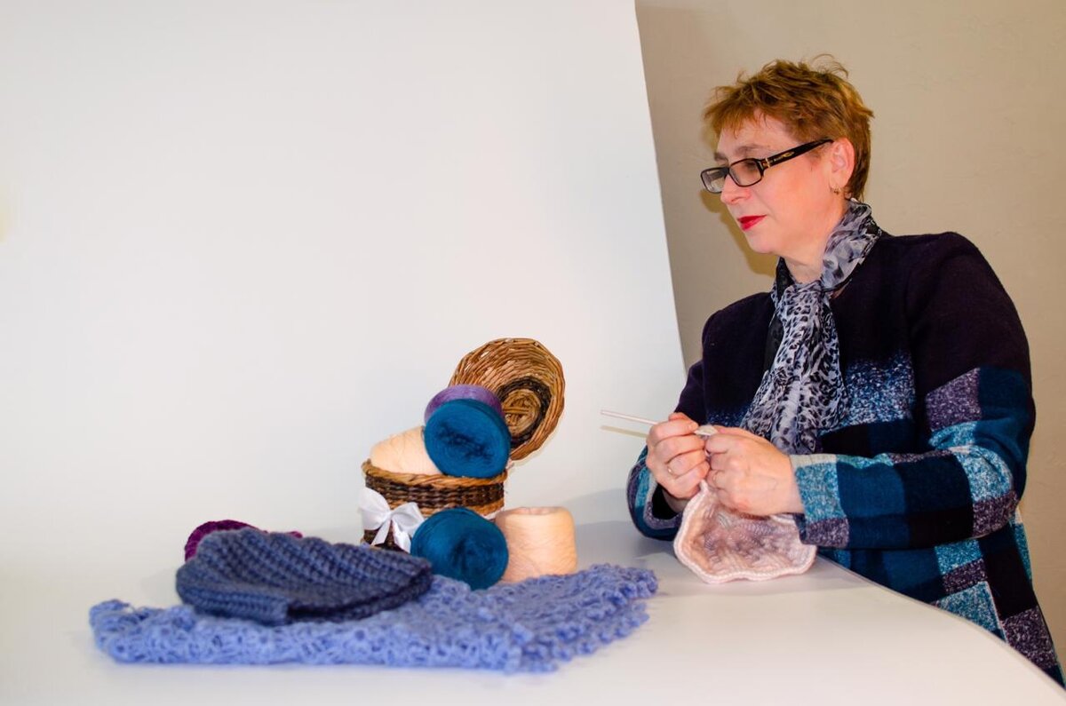 Любимое занятие - вязать и учить рукоделию