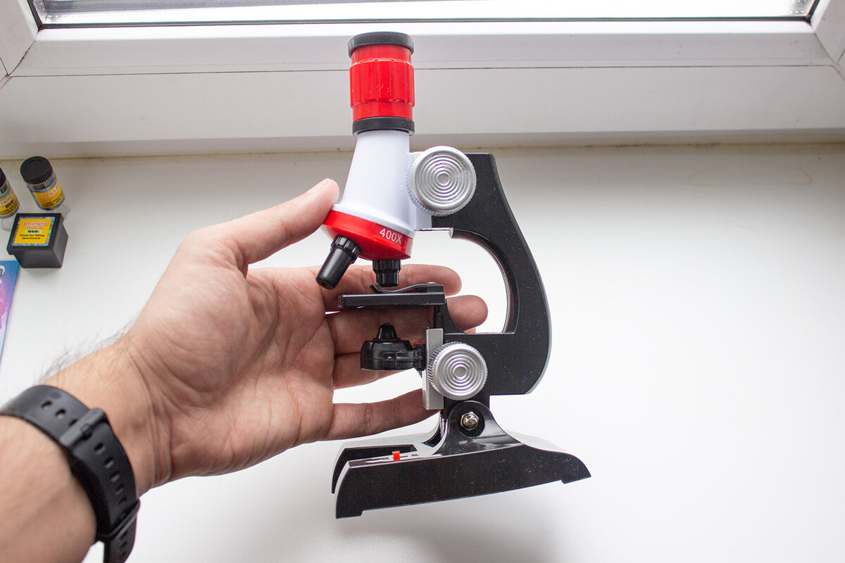 Старый микроскоп