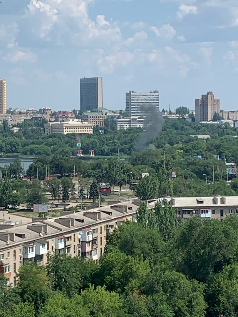 Местные жители сообщают о прилете в Ворошиловском районе Донецка