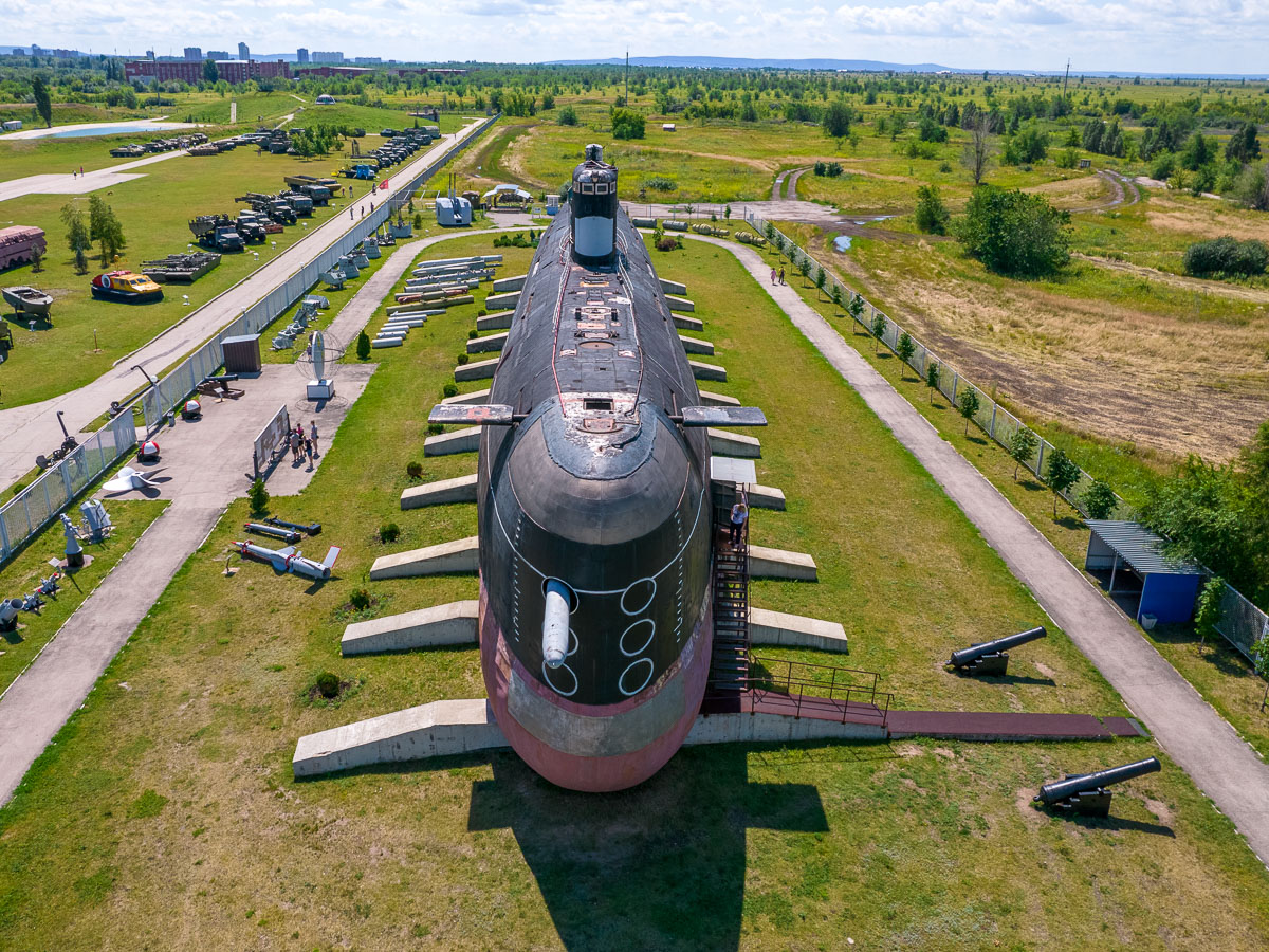 Подводная лодка 641Б «Сом» вытащенная в поле. Невероятное зрелище 😵💪😵‍💫11