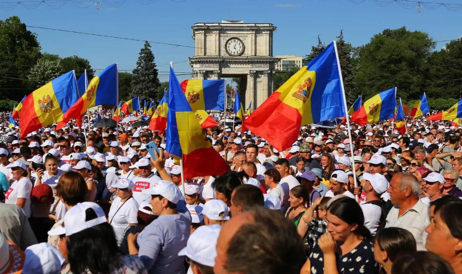 Молдова вышла из. Протесты в Молдове 2022. Митинг в Кишиневе. Протесты в Молдавии. Молдавия Кишинев.